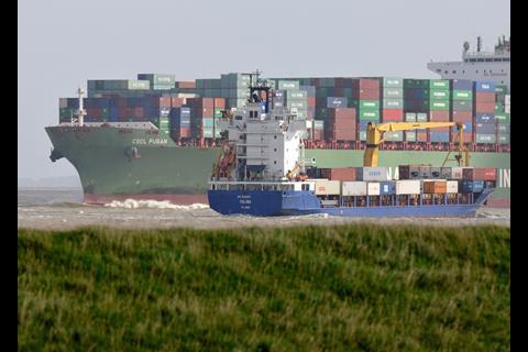 Passing on the busy Elbe to be eased